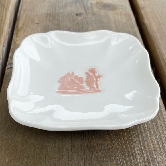 Wedgwood Pink on Cream Queensware Square Dish - Picture 8 of 8